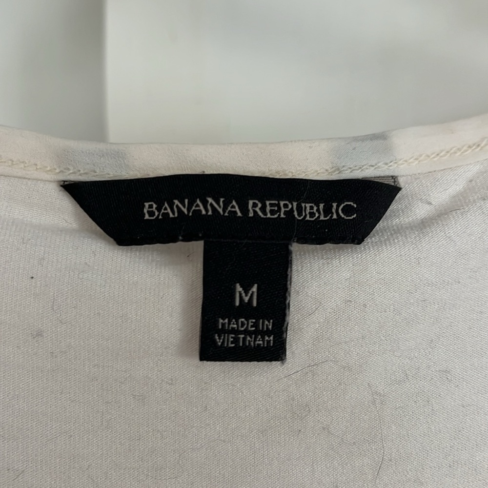 Banana Republic | M | flowy cream sleeveless blouse | cutout detailing - Picture 3 of 7